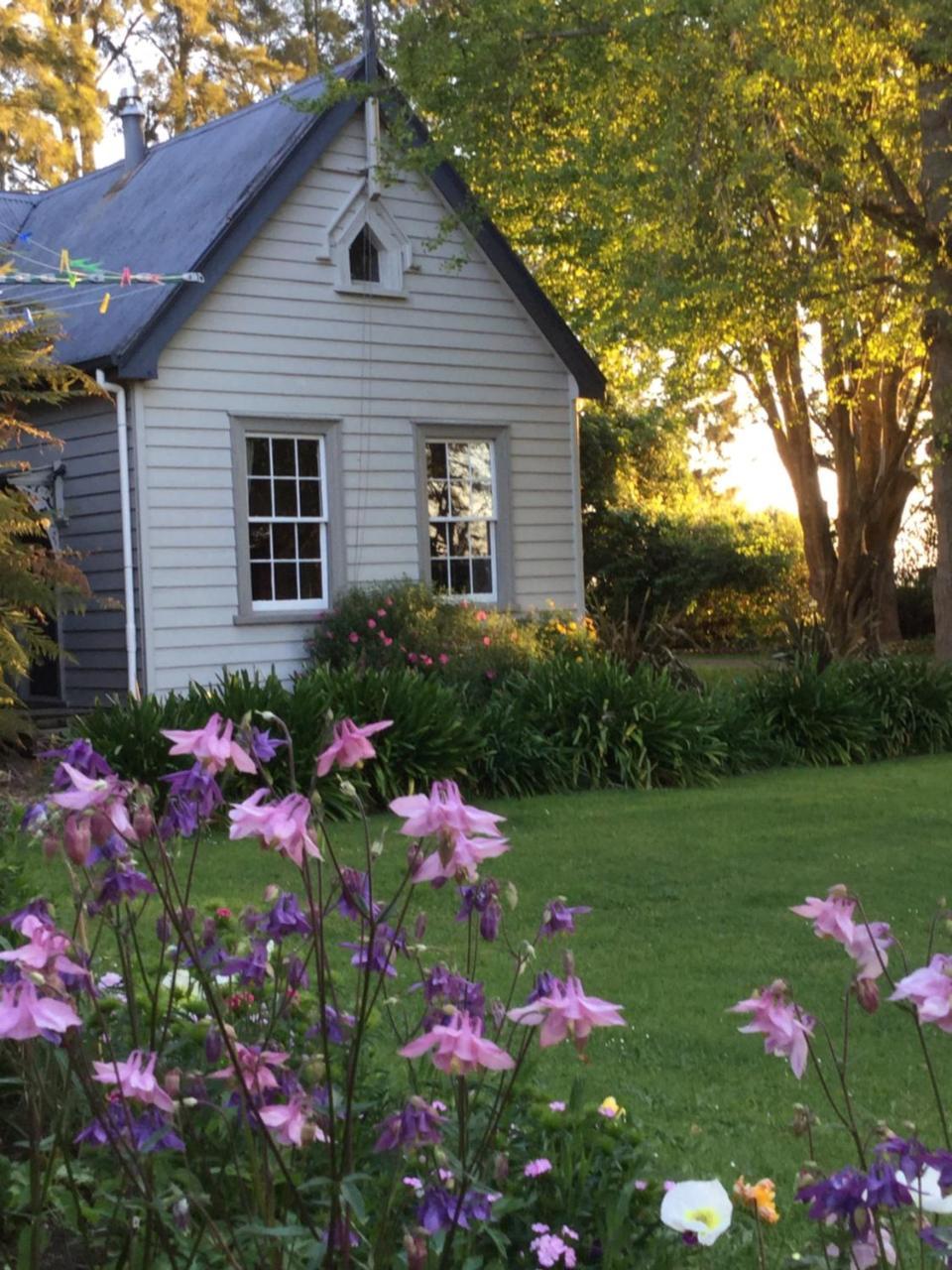 The Old School House Guest House Te Awamutu Exterior photo
